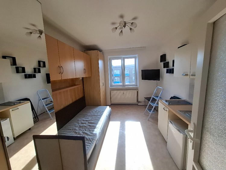 Pronájem bytu 1+kk 18 m² - foto 1
