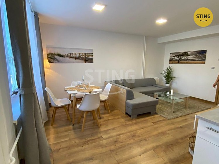 Pronájem bytu 3+kk 71 m² - foto 3