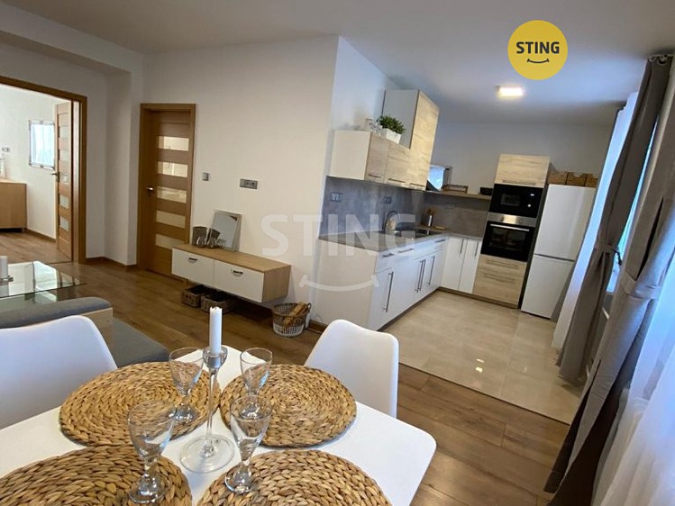 Pronájem bytu 3+kk 71 m² - foto 1