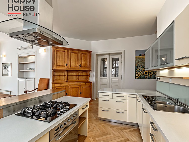 Pronájem bytu 4+kk 132 m² - foto 2
