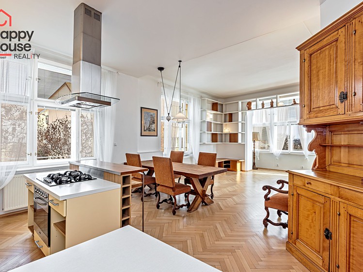 Pronájem bytu 4+kk 132 m² - foto 7