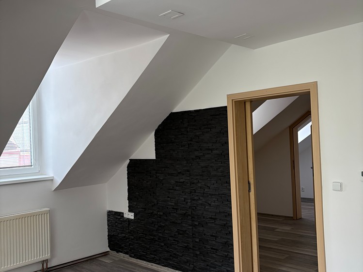 Pronájem bytu 2+1 60 m² (Podkrovní) - foto 7