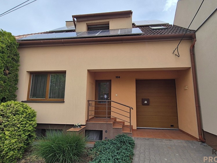 Pronájem bytu 3+1 65 m² (Podkrovní) - foto 1