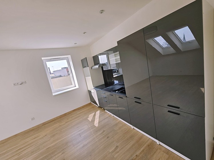 Pronájem bytu 2+kk 44 m² (Jednopodlažní) - foto 1