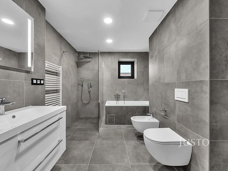 Pronájem bytu 4+kk 132 m² - foto 3