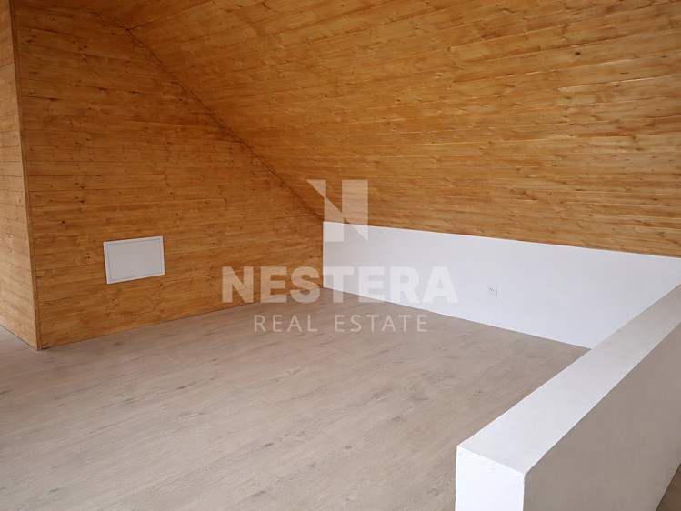 Pronájem bytu atypické 77 m² (Podkrovní) - foto 4