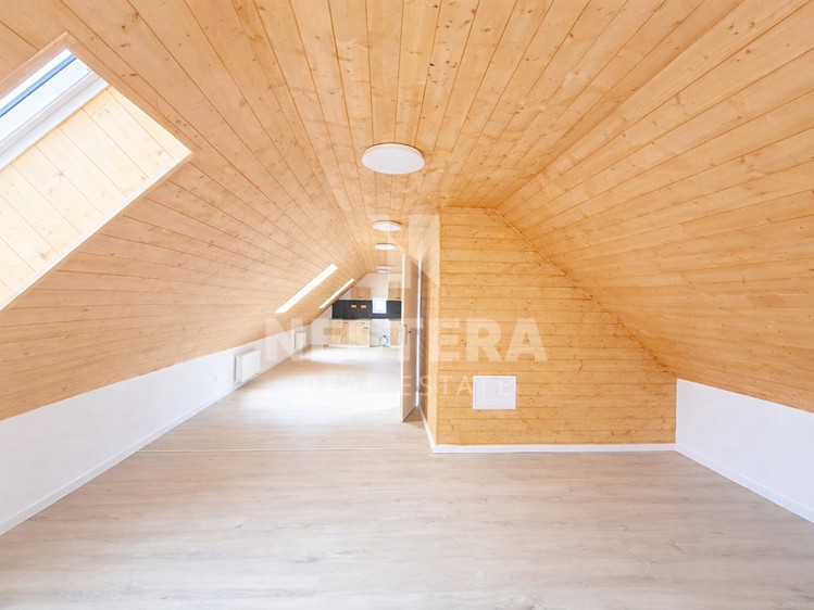 Pronájem bytu atypické 77 m² (Podkrovní) - foto 1
