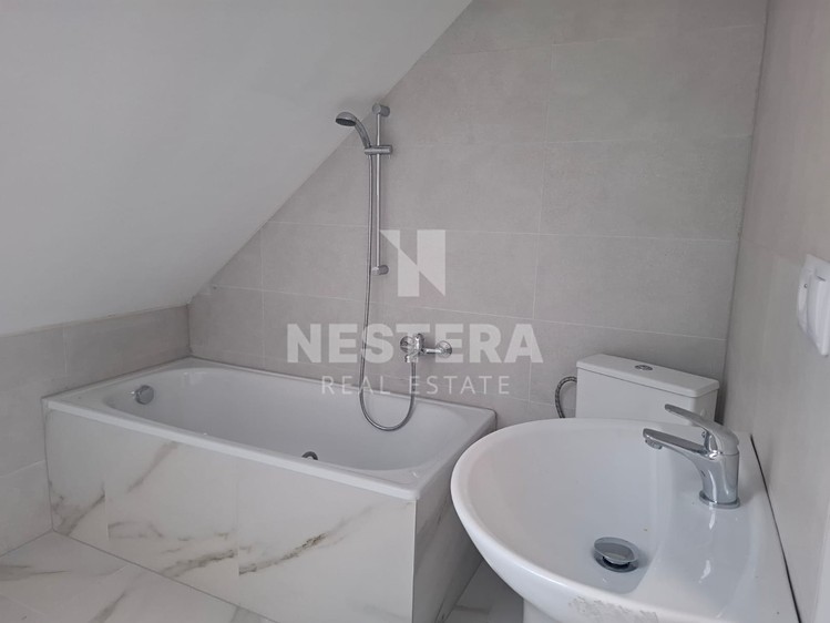 Pronájem bytu atypické 77 m² (Podkrovní) - foto 5