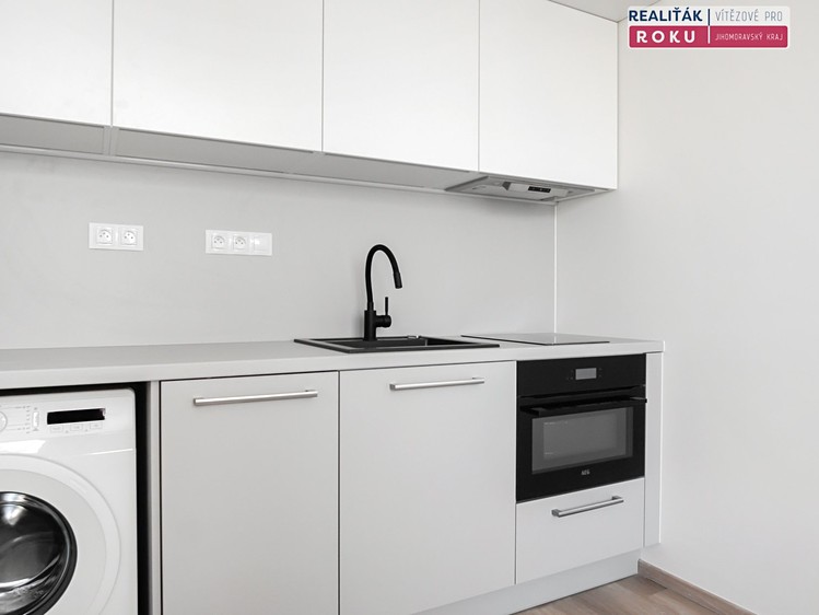 Pronájem bytu 1+kk 28 m² - foto 2