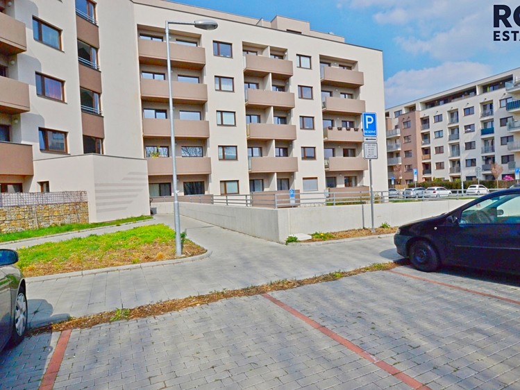 Pronájem bytu 1+kk 42 m² - foto 3