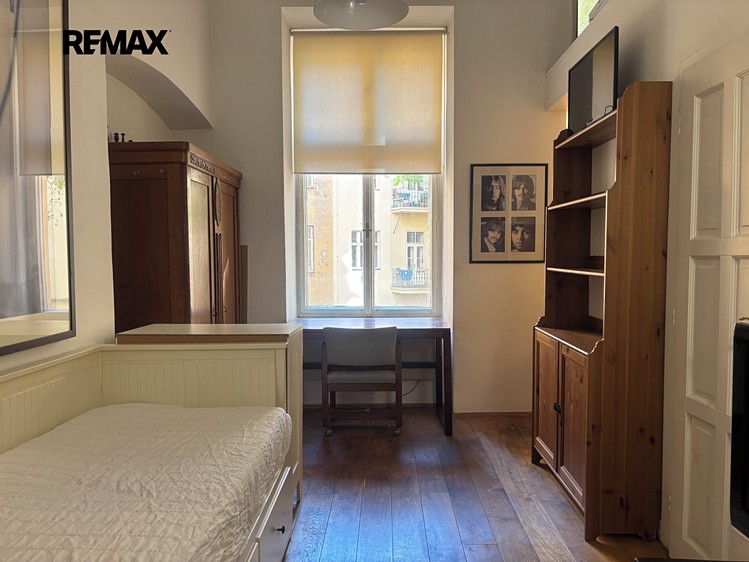 Pronájem bytu 1+kk 20 m² - foto 1