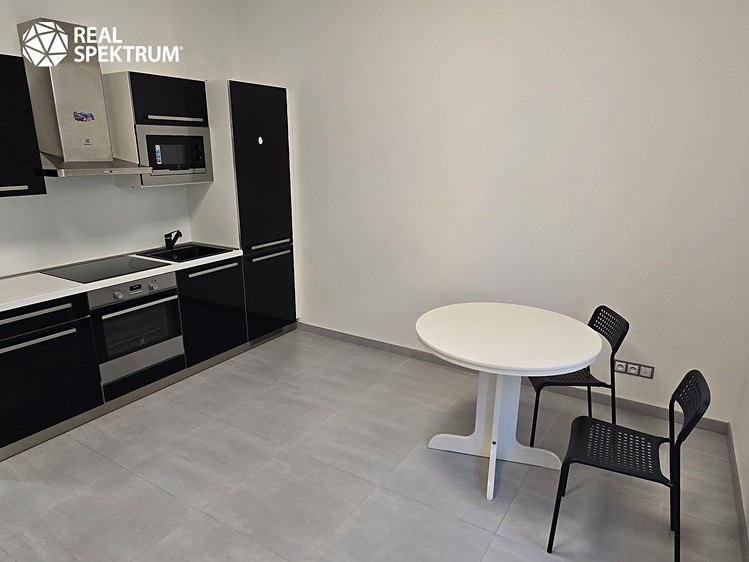 Pronájem bytu 1+kk 28 m² - foto 1