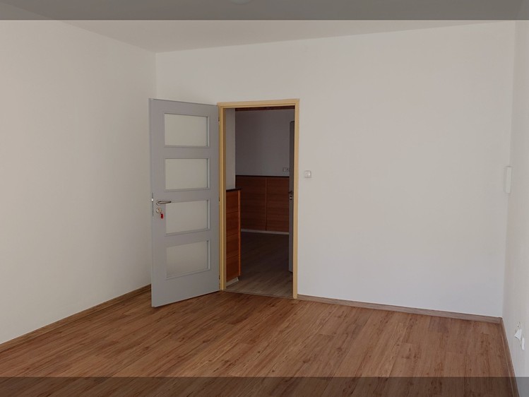Pronájem bytu 3+1 108 m² - foto 4