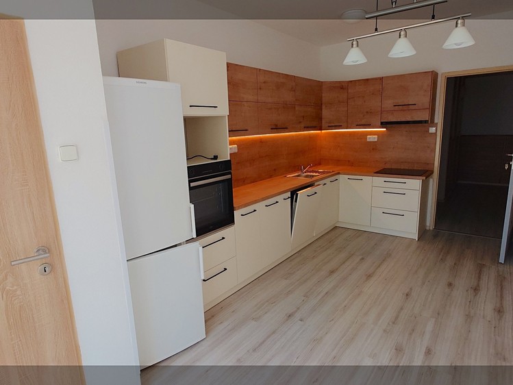 Pronájem bytu 3+1 108 m² - foto 2