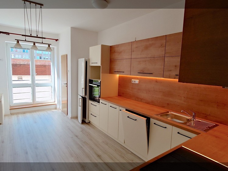 Pronájem bytu 3+1 108 m² - foto 1