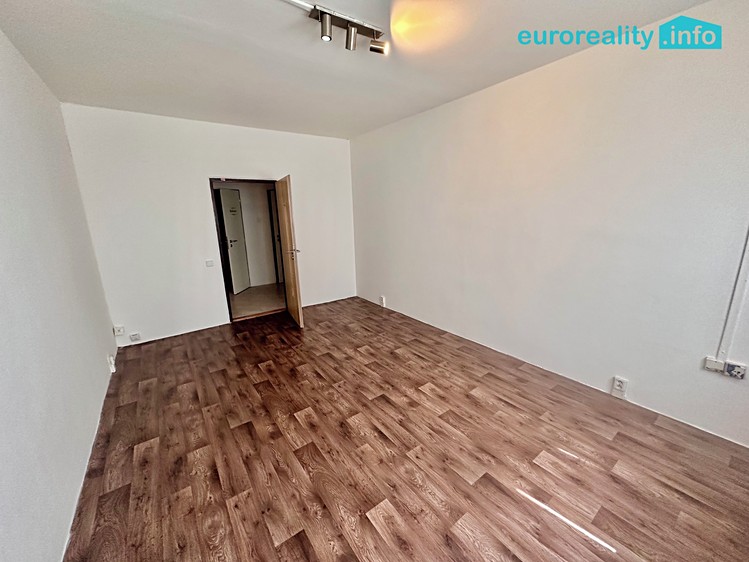 Pronájem bytu 1+1 36 m² - foto 3