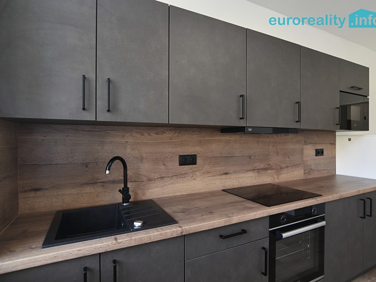 Pronájem bytu 1+1 62 m² (Jednopodlažní) - foto 4