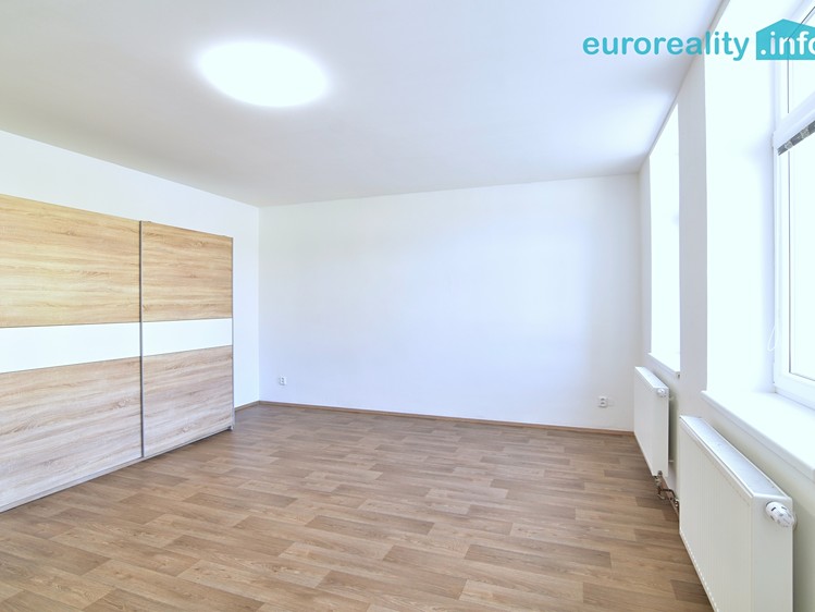 Pronájem bytu 1+1 62 m² (Jednopodlažní) - foto 6