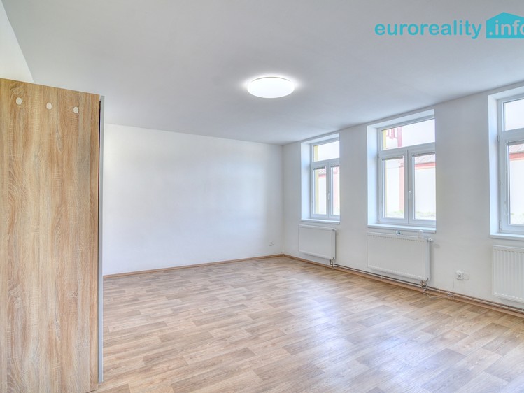 Pronájem bytu 1+1 62 m² (Jednopodlažní) - foto 5