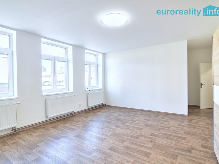 Pronájem bytu 1+1 62 m² (Jednopodlažní) - foto 7