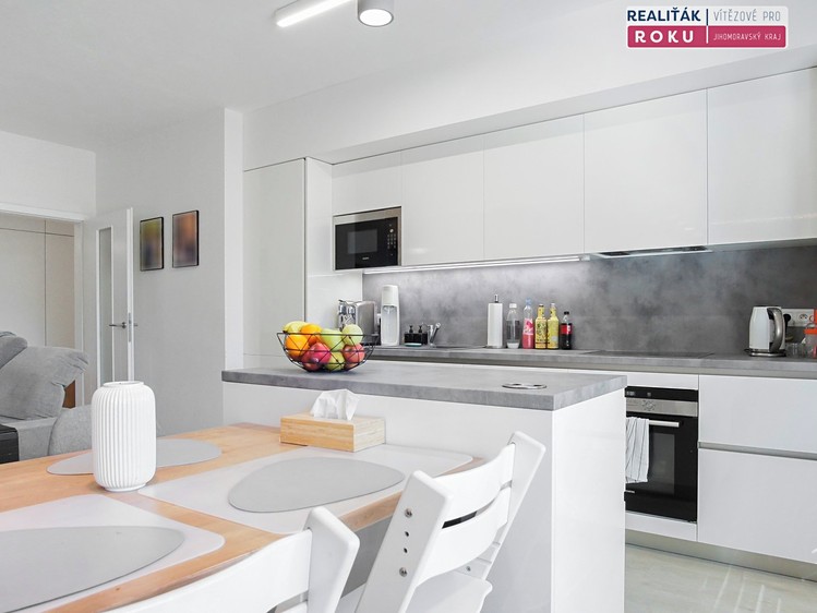 Pronájem bytu 3+kk 88 m² - foto 1