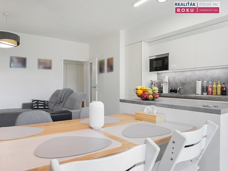 Pronájem bytu 3+kk 88 m² - foto 2