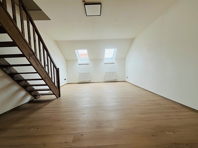 Pronájem bytu 3+kk 90 m² (Mezonet) - foto 1