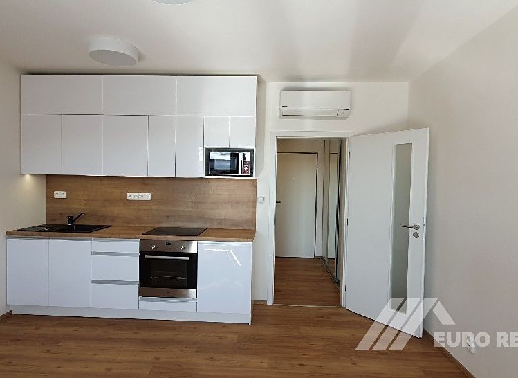 Pronájem bytu 1+kk 38 m² - foto 1
