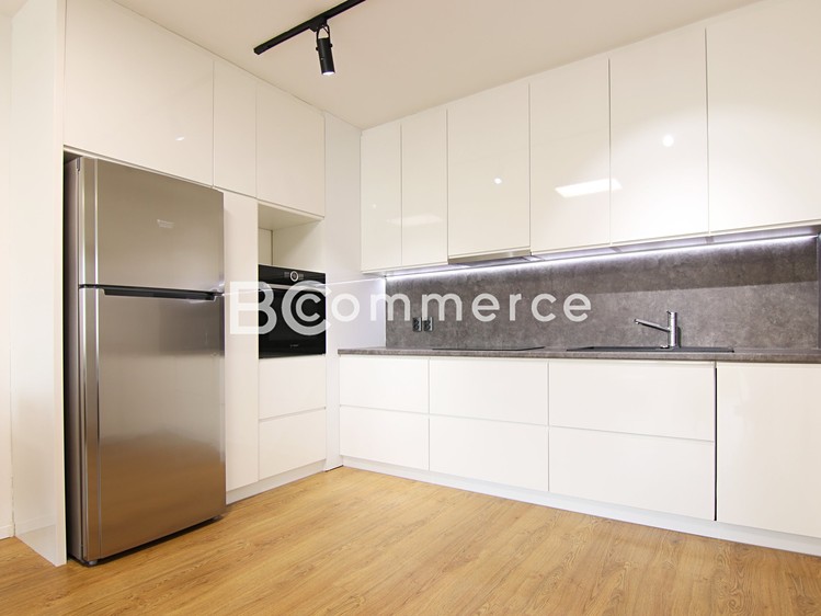 Pronájem bytu 3+kk 76 m² - foto 1
