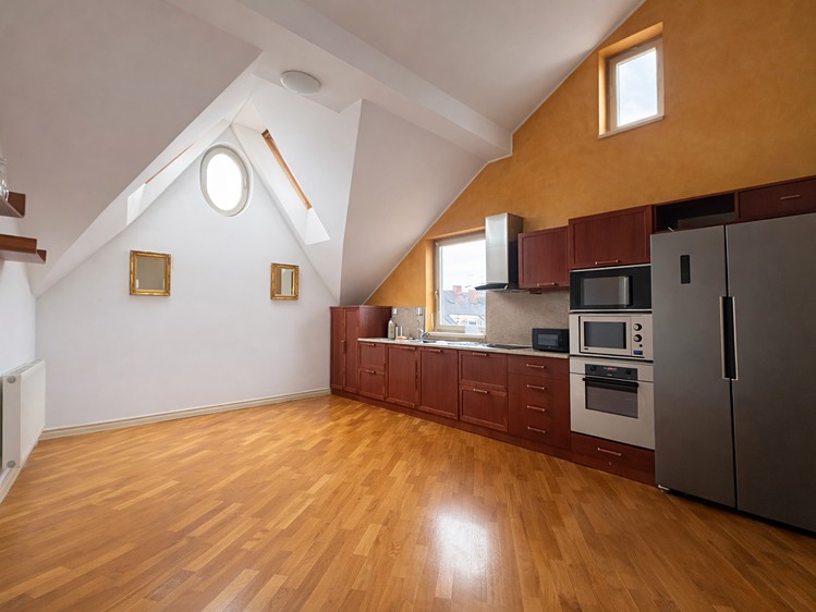 Pronájem bytu 4+1 168 m² (Podkrovní) - foto 3