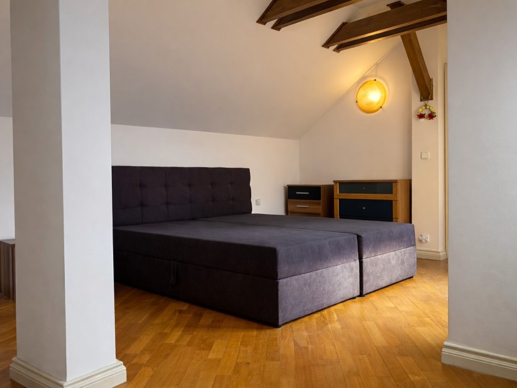 Pronájem bytu 4+1 168 m² (Podkrovní) - foto 5