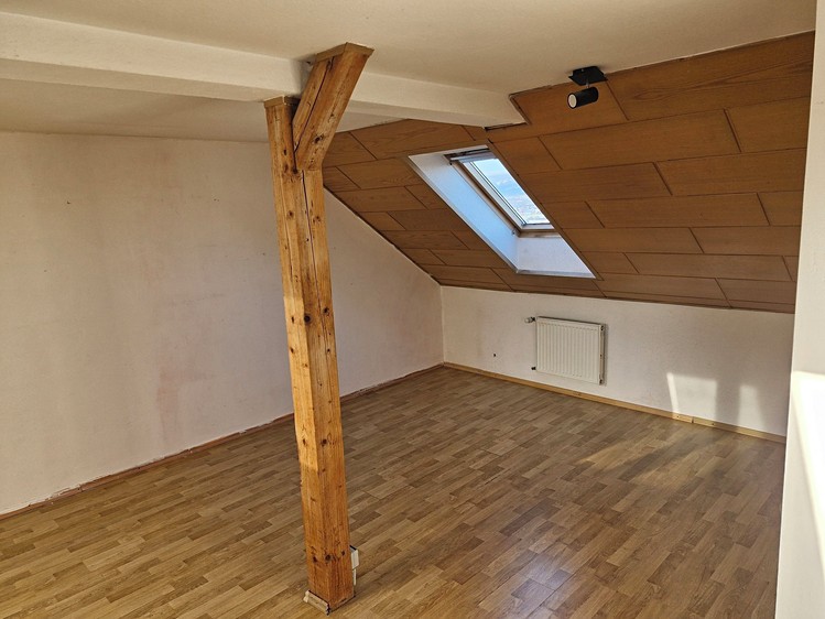 Pronájem bytu 2+1 59 m² (Podkrovní) - foto 4
