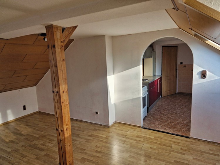 Pronájem bytu 2+1 59 m² (Podkrovní) - foto 7