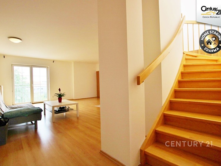 Pronájem bytu atypické 106 m² (Podkrovní) - foto 5