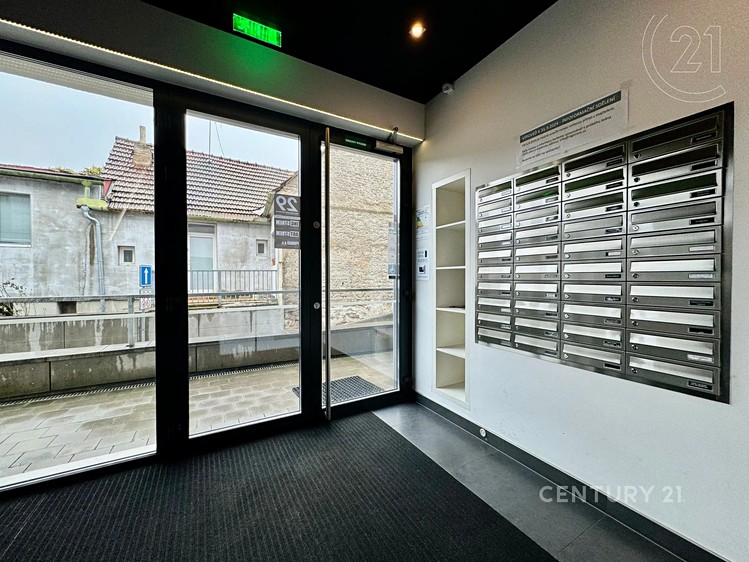 Pronájem bytu 3+kk 74 m² - foto 2