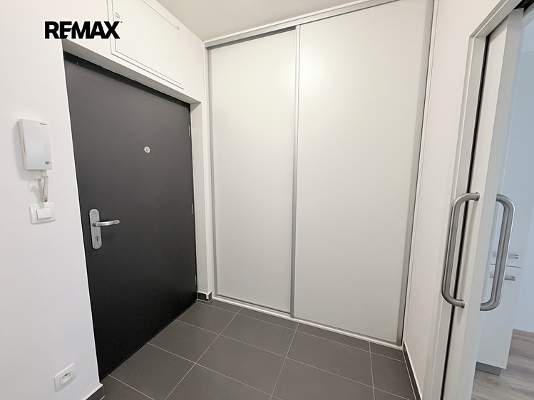 Pronájem bytu 1+kk 35 m² - foto 8