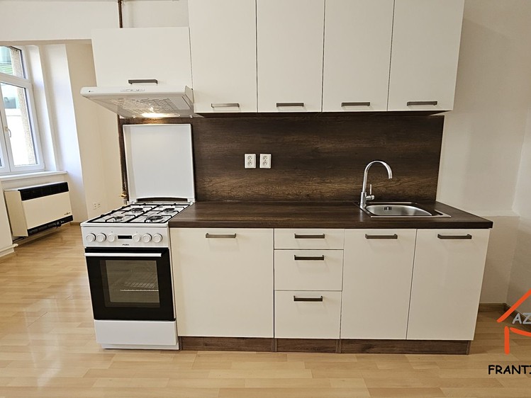 Pronájem bytu 1+1 38 m² - foto 3