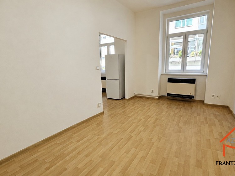 Pronájem bytu 1+1 38 m² - foto 7