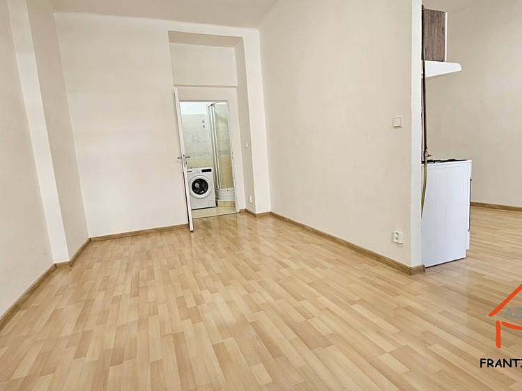 Pronájem bytu 1+1 38 m² - foto 6