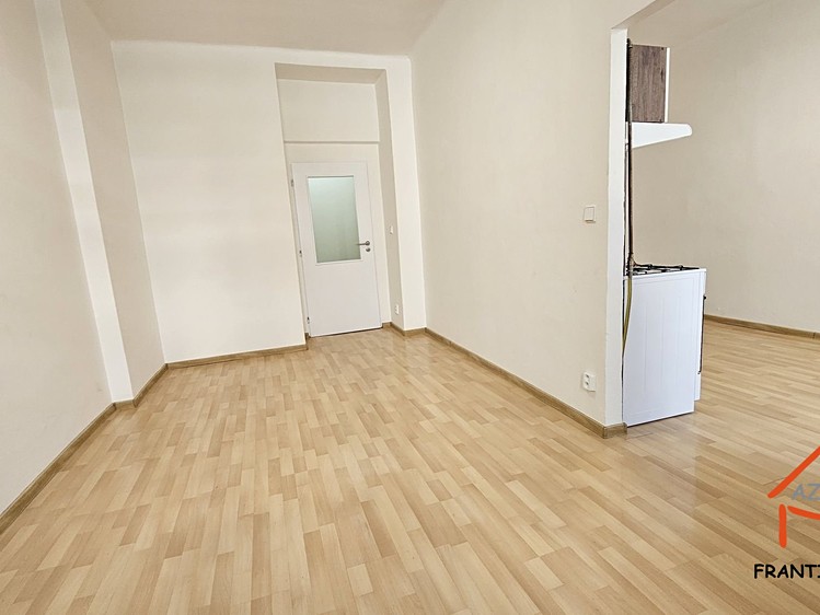 Pronájem bytu 1+1 38 m² - foto 5