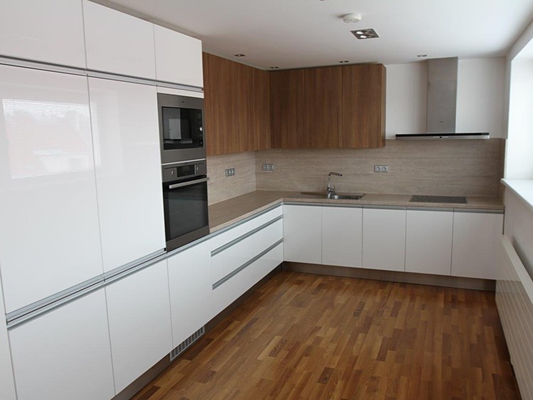 Pronájem bytu 2+kk 103 m² (Podkrovní) - foto 3