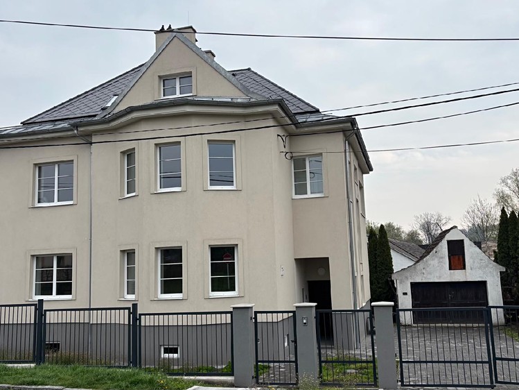 Pronájem bytu 3+1 100 m² (Jednopodlažní) - foto 1