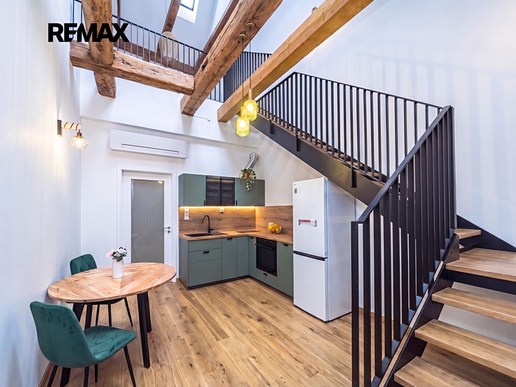 Pronájem bytu 2+kk 42 m² (Loft) - foto 1