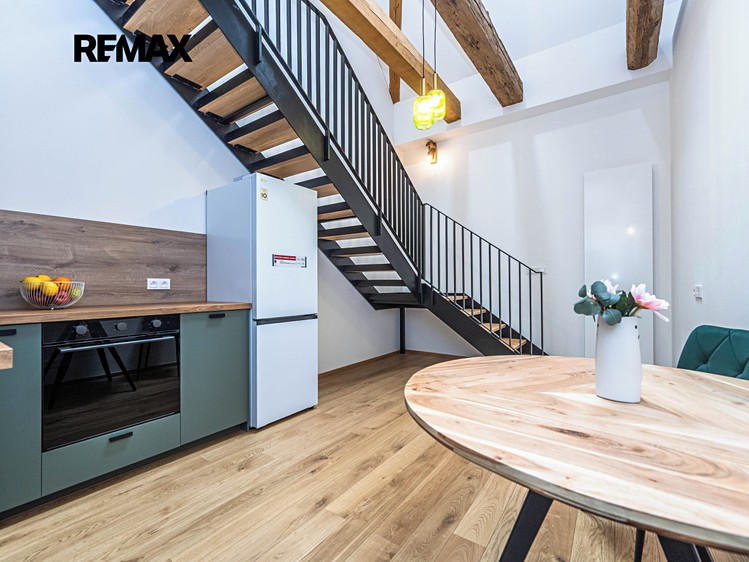 Pronájem bytu 2+kk 42 m² (Loft) - foto 3