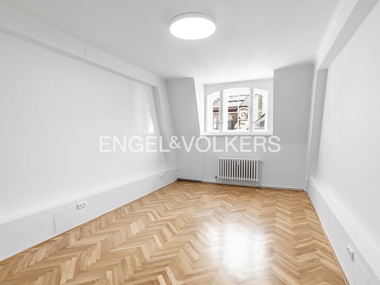 Pronájem bytu 2+1 84 m² - foto 1