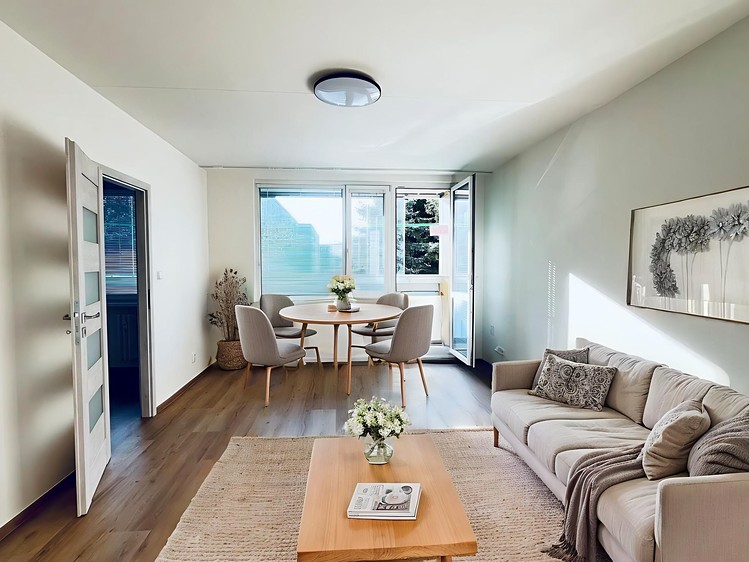 Pronájem bytu 3+1 84 m² (Jednopodlažní) - foto 2