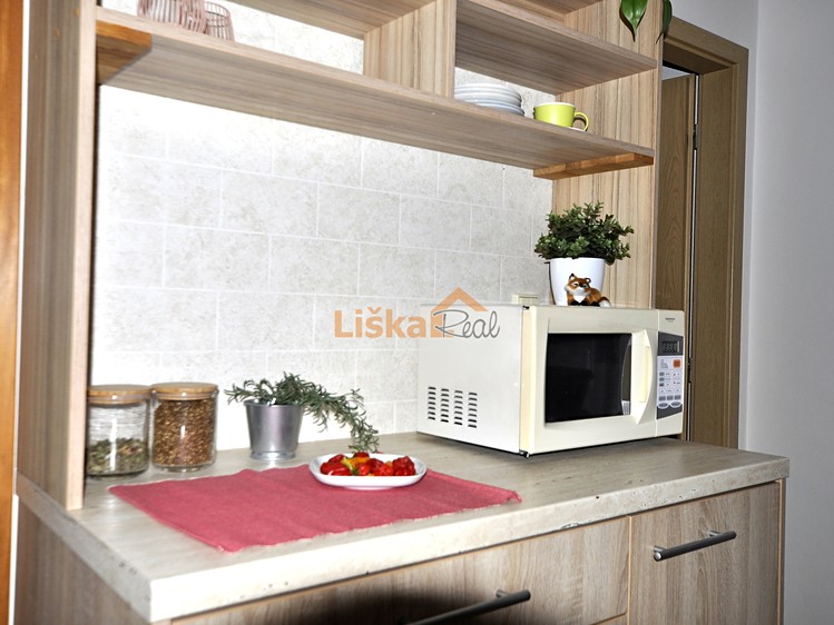 Pronájem bytu 1+kk 28 m² (Podkrovní) - foto 3