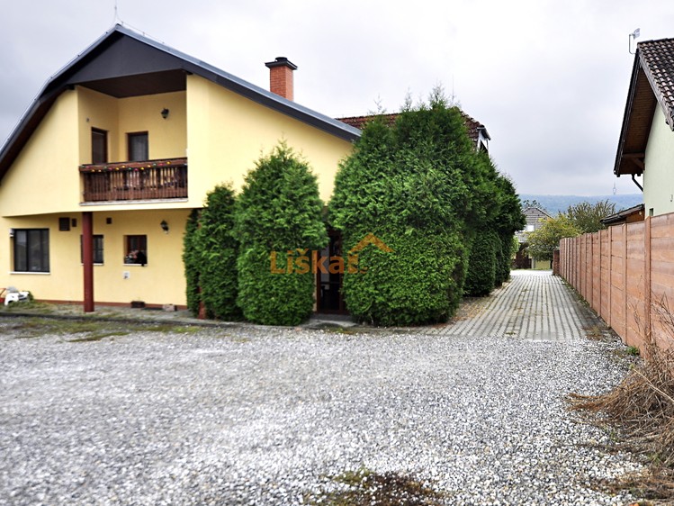 Pronájem bytu 1+kk 28 m² (Podkrovní) - foto 1
