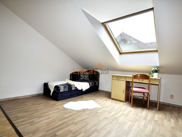 Pronájem bytu 1+kk 28 m² (Podkrovní) - foto 5