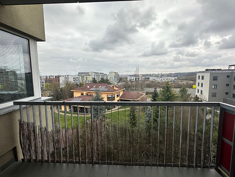 Pronájem bytu 2+kk 71 m² (Jednopodlažní) - foto 3